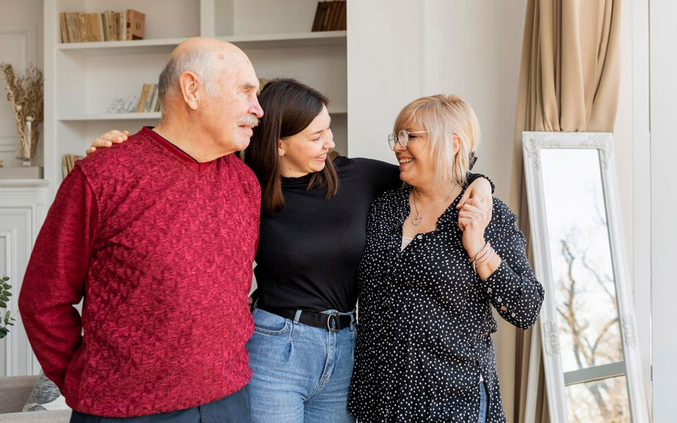 enfants et leurs parents seniors, symbolisant des moments joyeux partagés en famille.